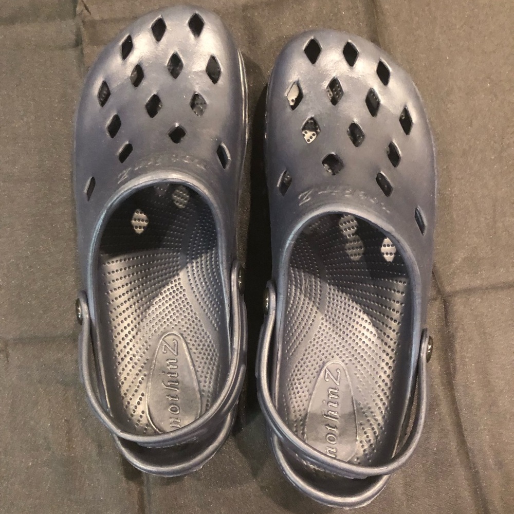 Nothinz Women’s size 12 Eva Clogs. Men Size 10